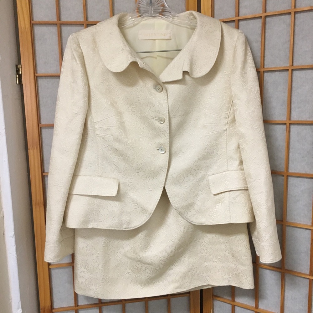 Valentino cream cotton silk suit.